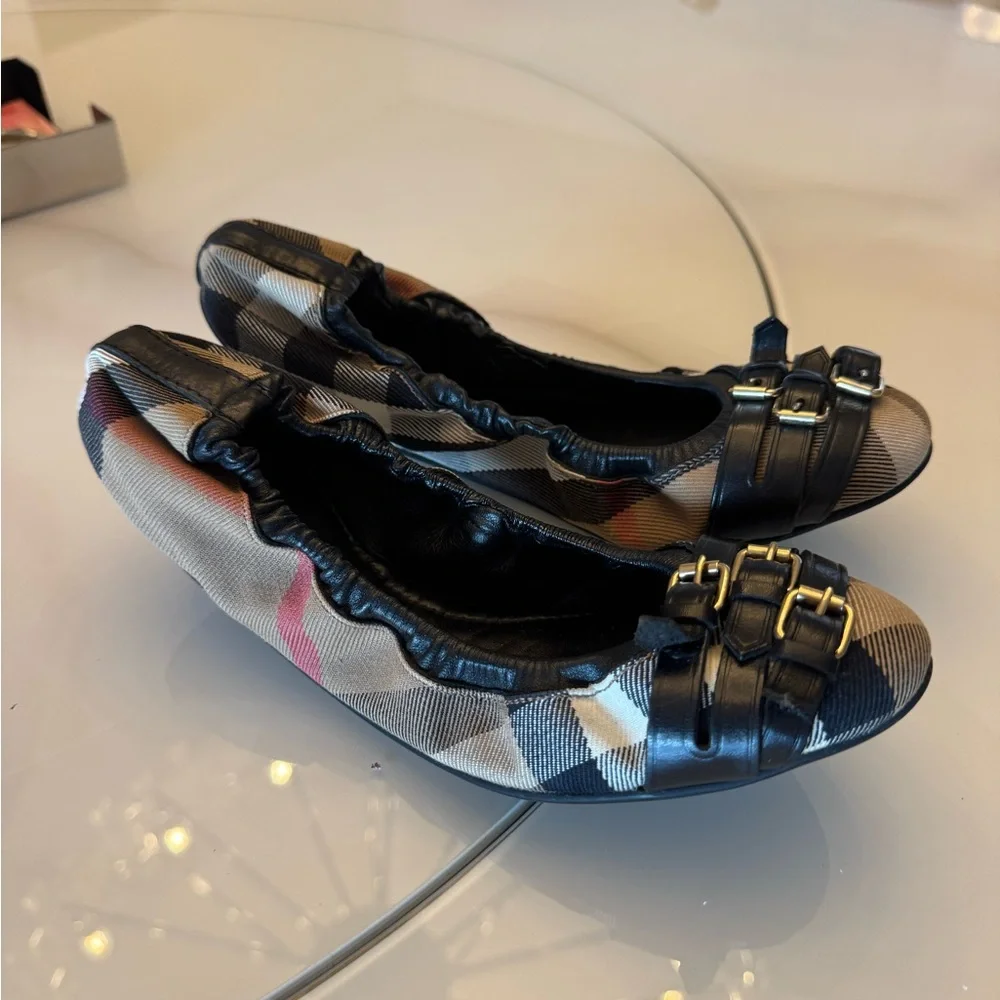 Burberry Women's Plaid Flats - Black and Brown - Picture 2 of 5